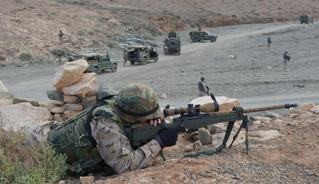 Un militar en el Campo de Tiro de Pájara, Fuerteventura.