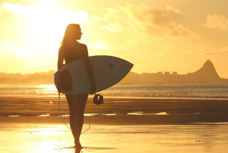Cómo elegir tu tabla paddle surf: ¿hinchable o rígida?