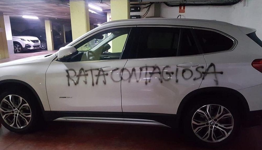 Rata contagiosa, la pintada en el coche de una médico