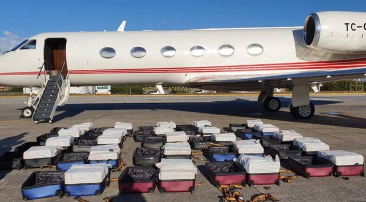 Avión en el que se transportaban 24 maletas cargadas con 1,3 toneladas de cocaína