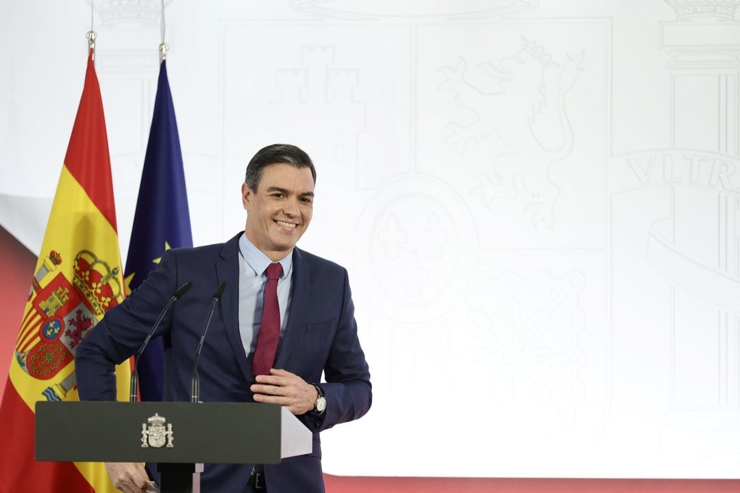 El presidente del Gobierno, Pedro Sánchez, presenta el informe de rendición de cuentas del Gobierno de España correspondiente a 2021, ‘Cumpliendo’, en La Moncloa, a 29 de diciembre de 2021, en Madrid.