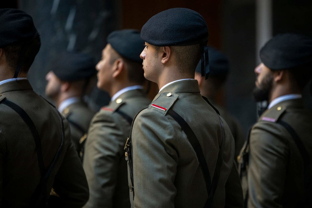 Varios militares durante la celebración de la Pascua Militar en Barcelona.