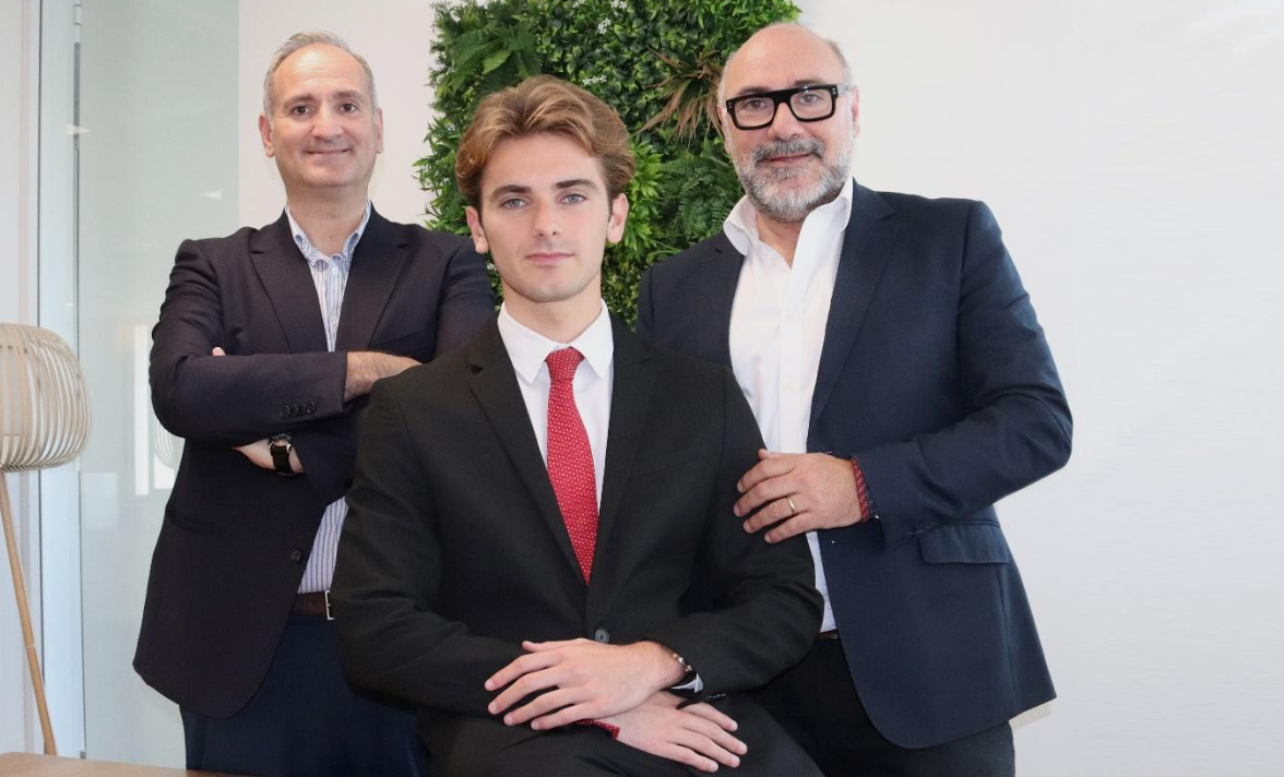 Grupo insury crece gestionando los seguros a empresas Catalanas.