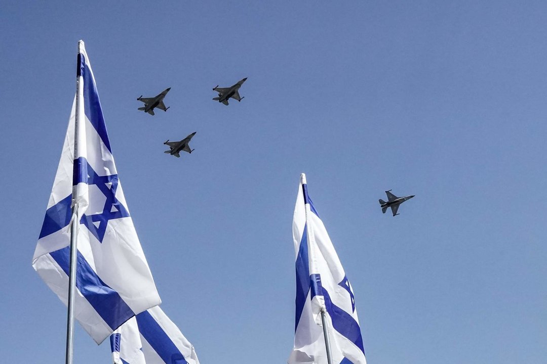April 14, 2021, Jerusalem, Israel: A missing man formation flyover of IAF F16 fighter jets salutes Israel's 23,928 fallen servicemen and victims of terror attacks following a two minute nationwide siren on Memorial Day, Yom Hazikaron. (Credit Image: � Nir Alon/ZUMA Wire)