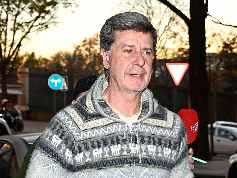 Cayetano Martínez de Irujo sale de casa de Genovena Casanova a 22 de Diciembre de 2023 en Madrid (España).
