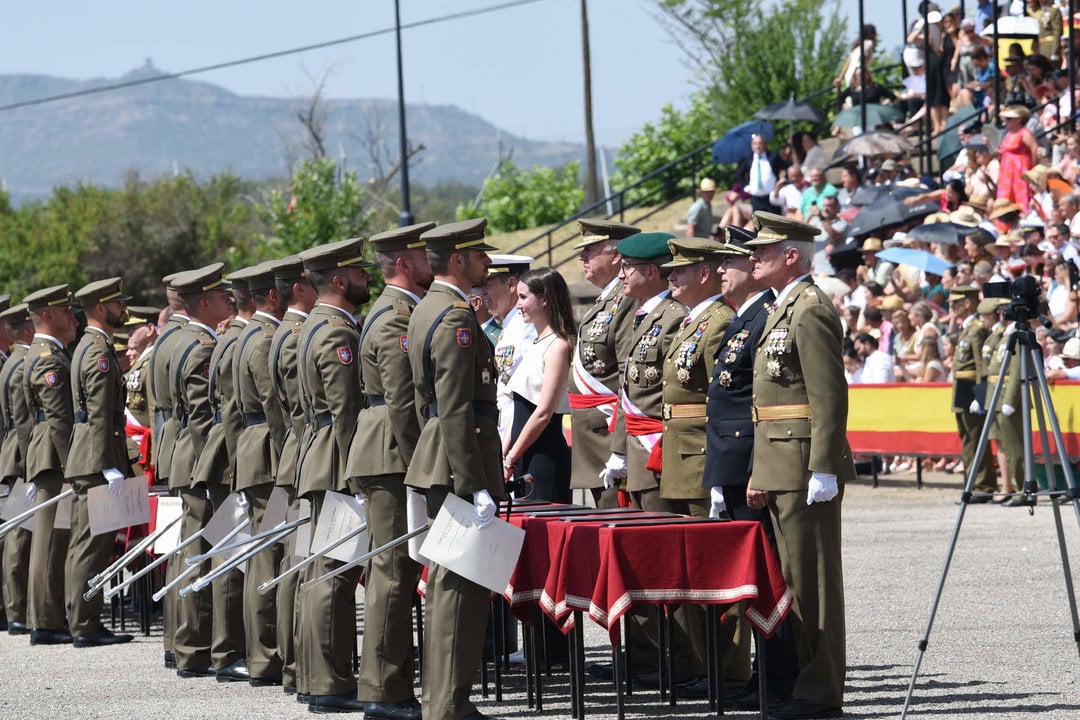 Entrega de despachos a los sargentos de la Academia General Básica de Suboficiales, del Ejército de Tierra, en 2022 (Foto: Enric Gómez / Europa Press).