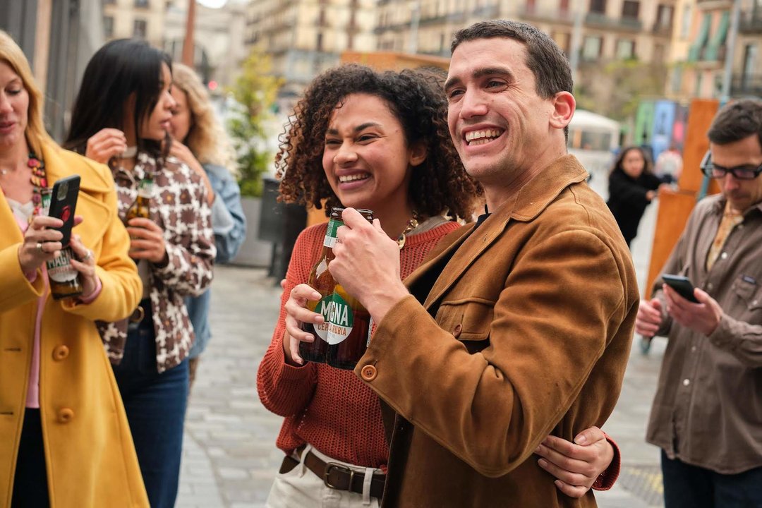 Jaime Lorente visto en Barcelona en un proyecto diferente para sorprender a sus fans