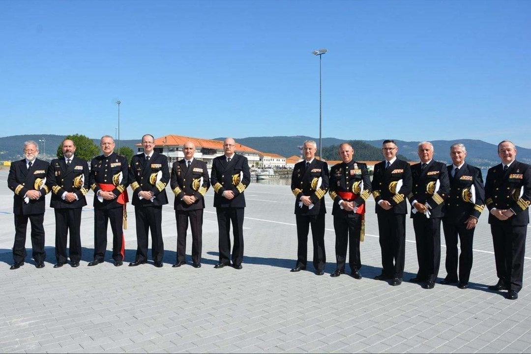 Oficiales generales de la Armada que celebraron los 40 años de su promoción.