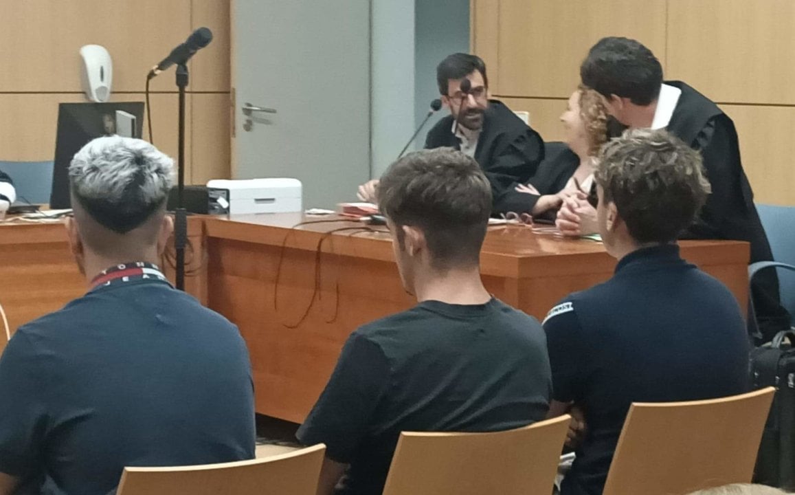 Los tres acusados en el banquillo en la Audiencia de Valencia (Foto: Europa Press)