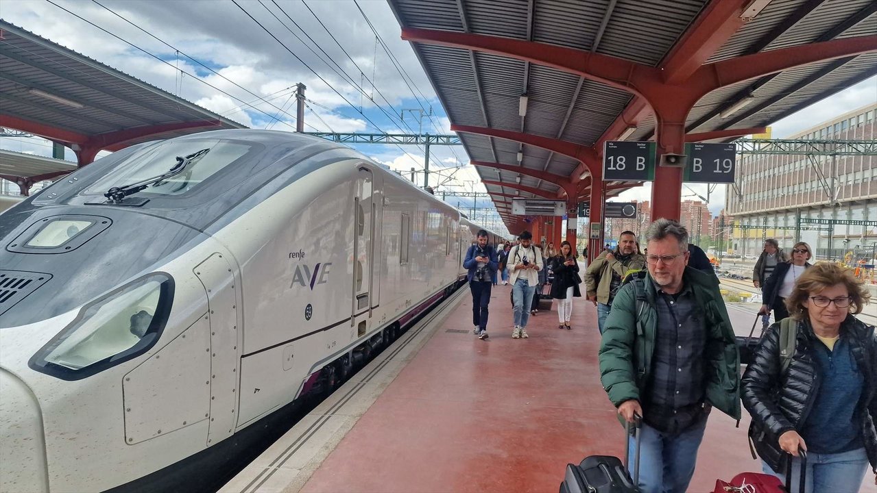 Imagen del AVE Avril este martes a la llegada a Madrid con más de dos horas y media de retraso. (Pedro Davila / Europa Press)