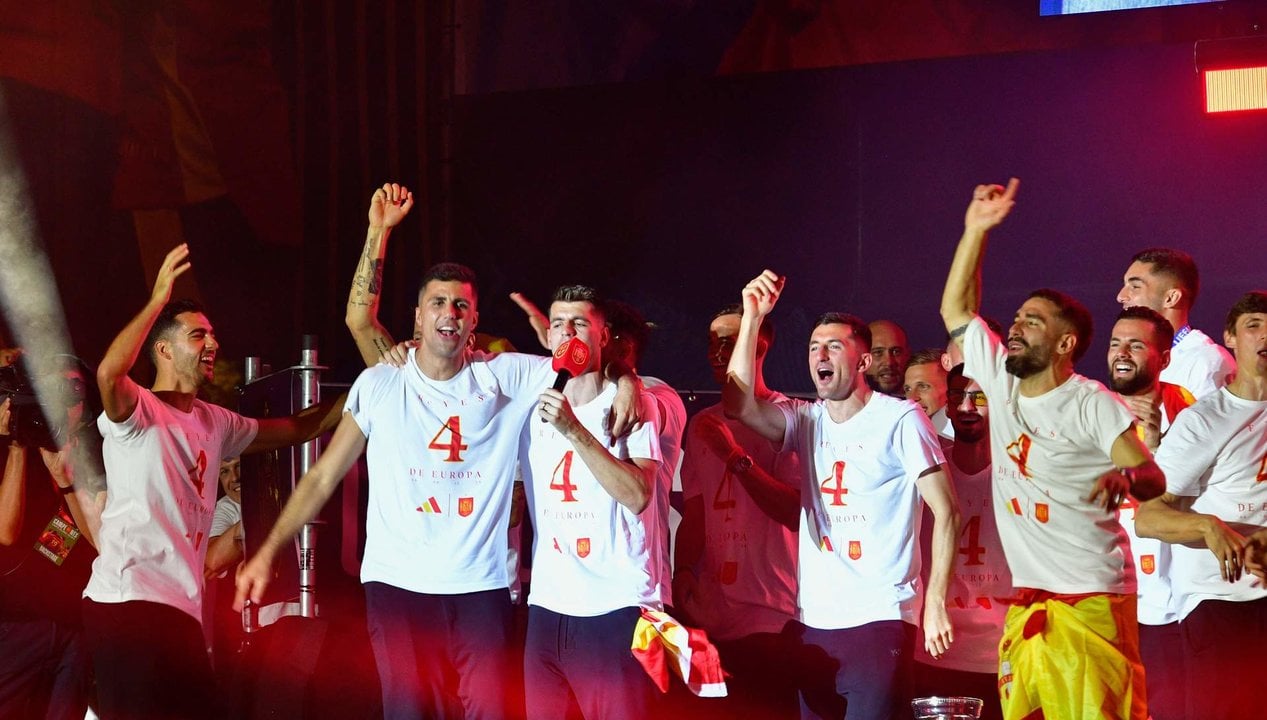 Rodri y Álvaro Morata, en el centro, en la celebración de la Eurocopa (Foto: Óscar Ortiz / Europa Press).