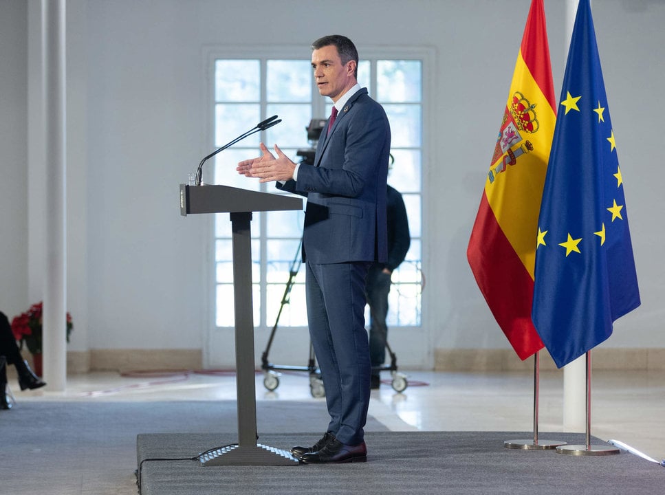 El presidente del Gobierno, Pedro Sánchez, comparece en rueda de prensa tras el último Consejo de Ministros, en el Complejo de la Moncloa, a 27 de diciembre de 2022, en Madrid.