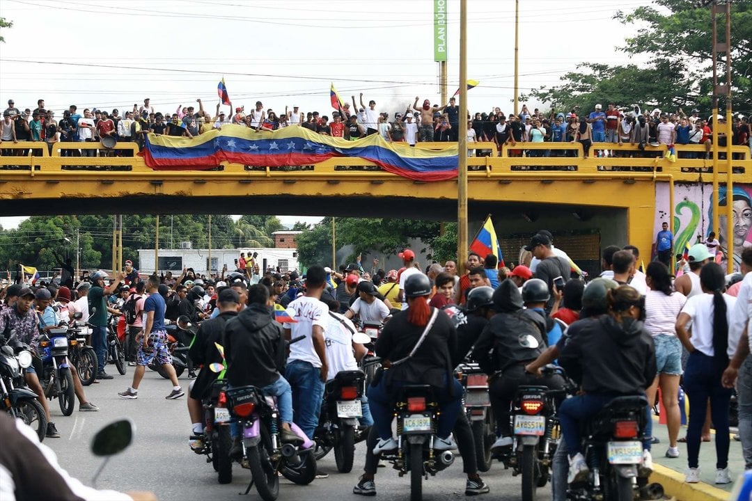 July 29, 2024: July 29, 2024. Venezuelans protest in the streets, in the city of Valencia, Carabobo state. (Foto: Juan Carlos Hernández / EP)