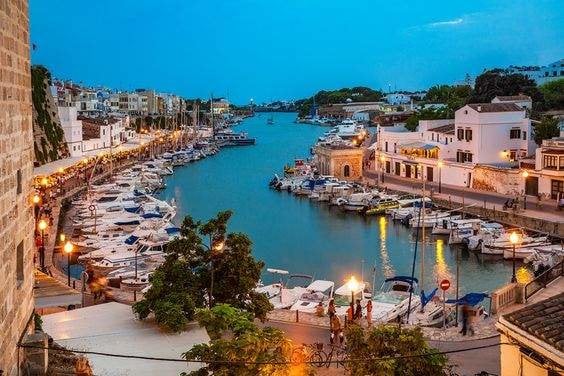 ¿Cuáles son las zonas más lujosas de Menorca?