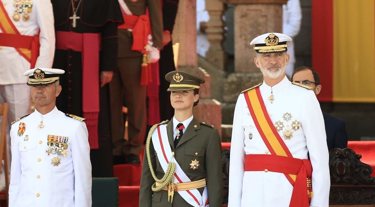 El rey Felipe y la princesa Leonor, en la Escuela Naval Militar (Foto: Beatriz Ciscar / Europa Press).