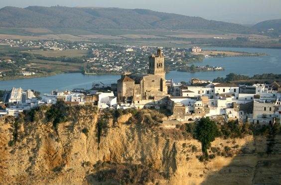 ¿Cuáles son las actividades que más se realizan en Arcos de la Frontera?