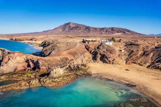 ¿Cuáles son las playas más bonitas de Lanzarote? Te recomendamos estas 10