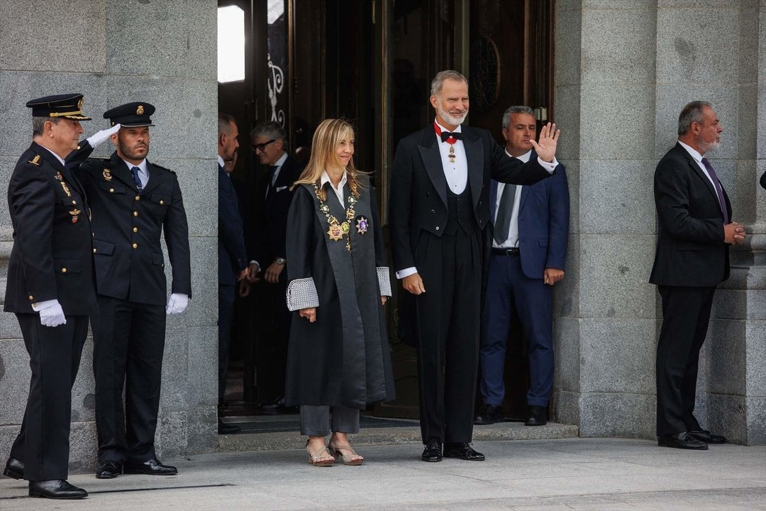 La nueva presidenta del Tribunal Supremo y del Consejo General del Poder Judicial, Isabel Perelló y el Rey Felipe VI, llegan al acto solemne de apertura del año judicial 2024/2025, a 5 de septiembre de 2024, en Madrid. (Foto: Alejandro Martínez Vélez / Europa Press).