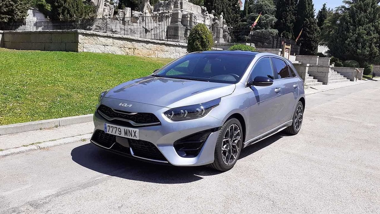 Con el paquete exterior GT-line, que forma parte del nivel de equipamiento GT-line, el Kia Ceed 5p presenta un aspecto más deportivo.