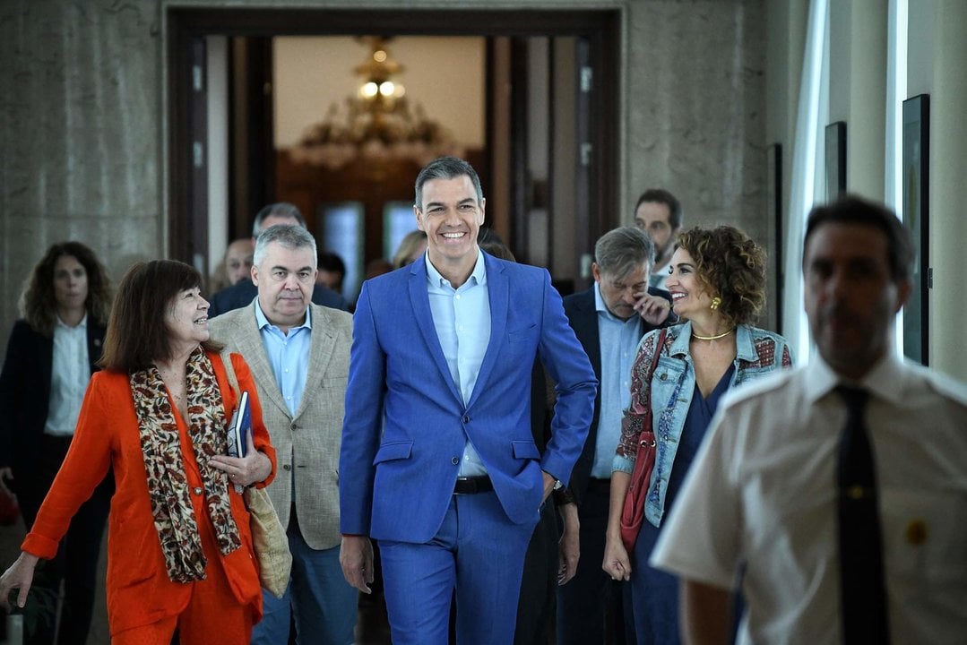 De izquierda a derecha. La presidenta del PSOE, Cristina Narbona, el secretario general del PSOE y presidente del Gobierno, Pedro Sánchez y la vicesecretaria general del PSOE, vicepresidenta primera del Gobierno y ministra de Hacienda, María Jesús Montero.