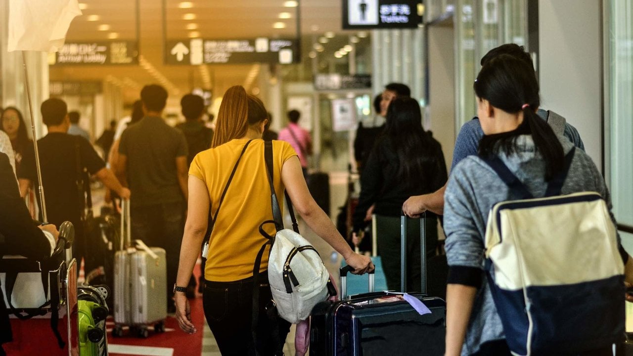 Llegada de turistas al aeropuerto de Barajas, Madrid, en julio de 2024. (Foto: Europa Press)