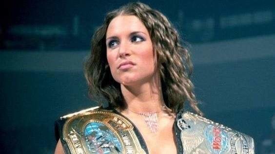 El cambio de Stephanie McMahon: Antes y después