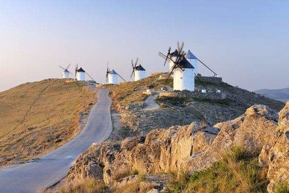 Este es el pueblo con más molinos de viento de España