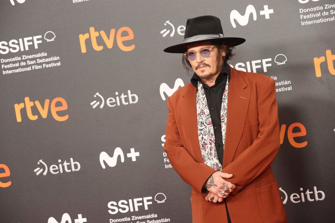 Johnny Depp durante la alfombra roja de ‘Modì’ en el Festival de cine de San Sebastián, a 24 de septiembre de 2024. (Foto: Raúl Terrel / Europa Press)