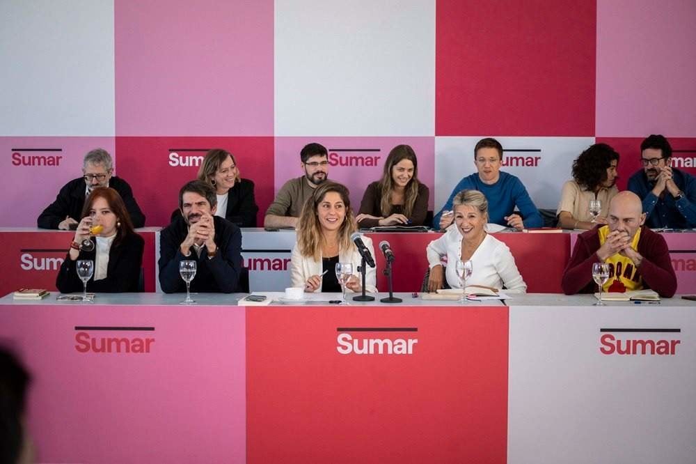 Imagen de la vicepresidenta segunda, Yolanda Díaz, el portavoz de Sumar y titular de Cultura, Ernest Urtasun, y la secretaria de Organización de Sumar, Lara Hernández, durante la reunión del Grupo Coordinador de Sumar en el Círculo de Bellas Artes.