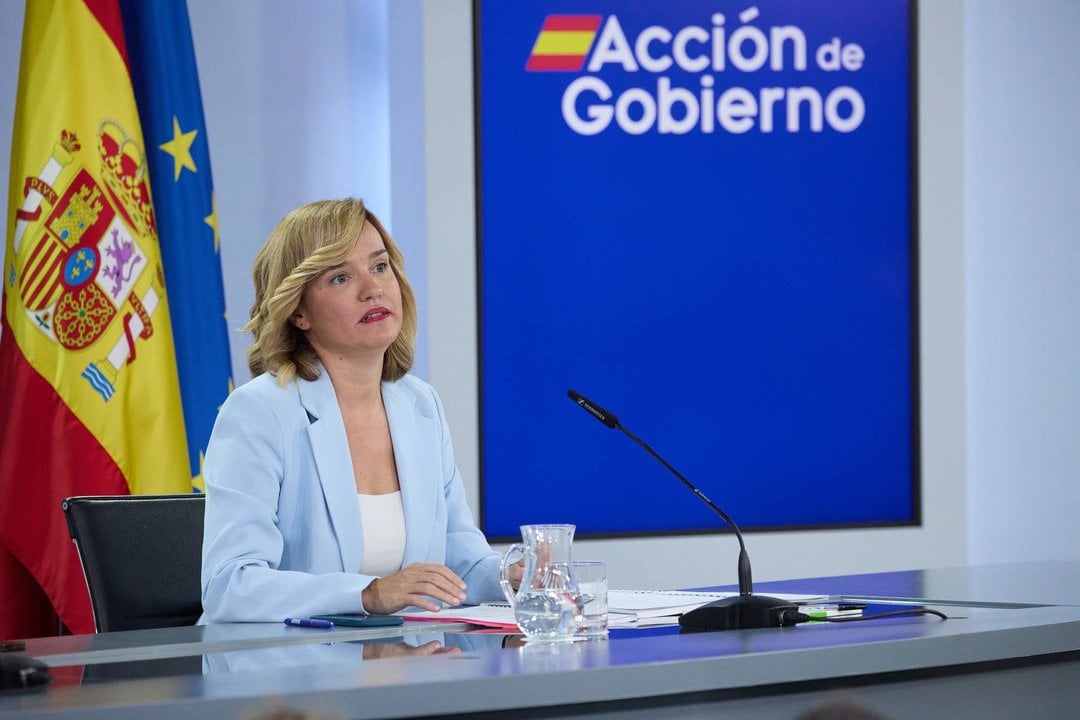 La ministra Portavoz y de Educación y Deporte, Pilar Alegría, durante una rueda de prensa posterior al Consejo de Ministros, en el Palacio de la Moncloa, a 8 de octubre de 2024, en Madrid.