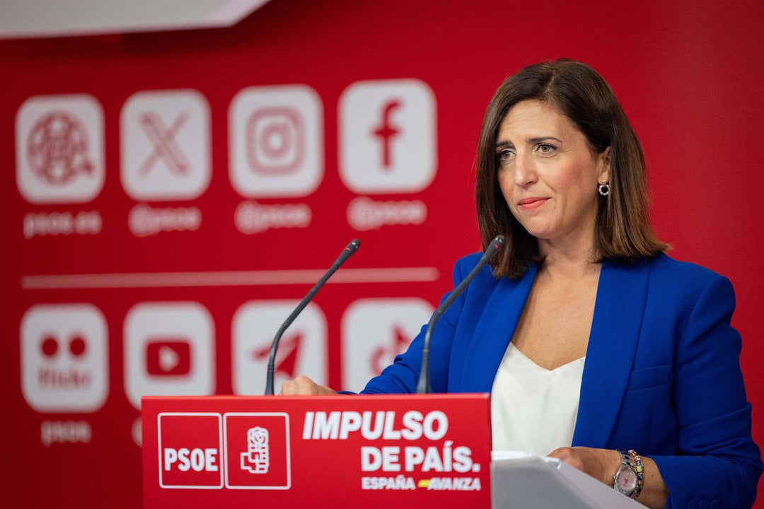 La portavoz del PSOE, Esther Peña, en una rueda de prensa en la sede nacional del partido en la calle Ferraz.