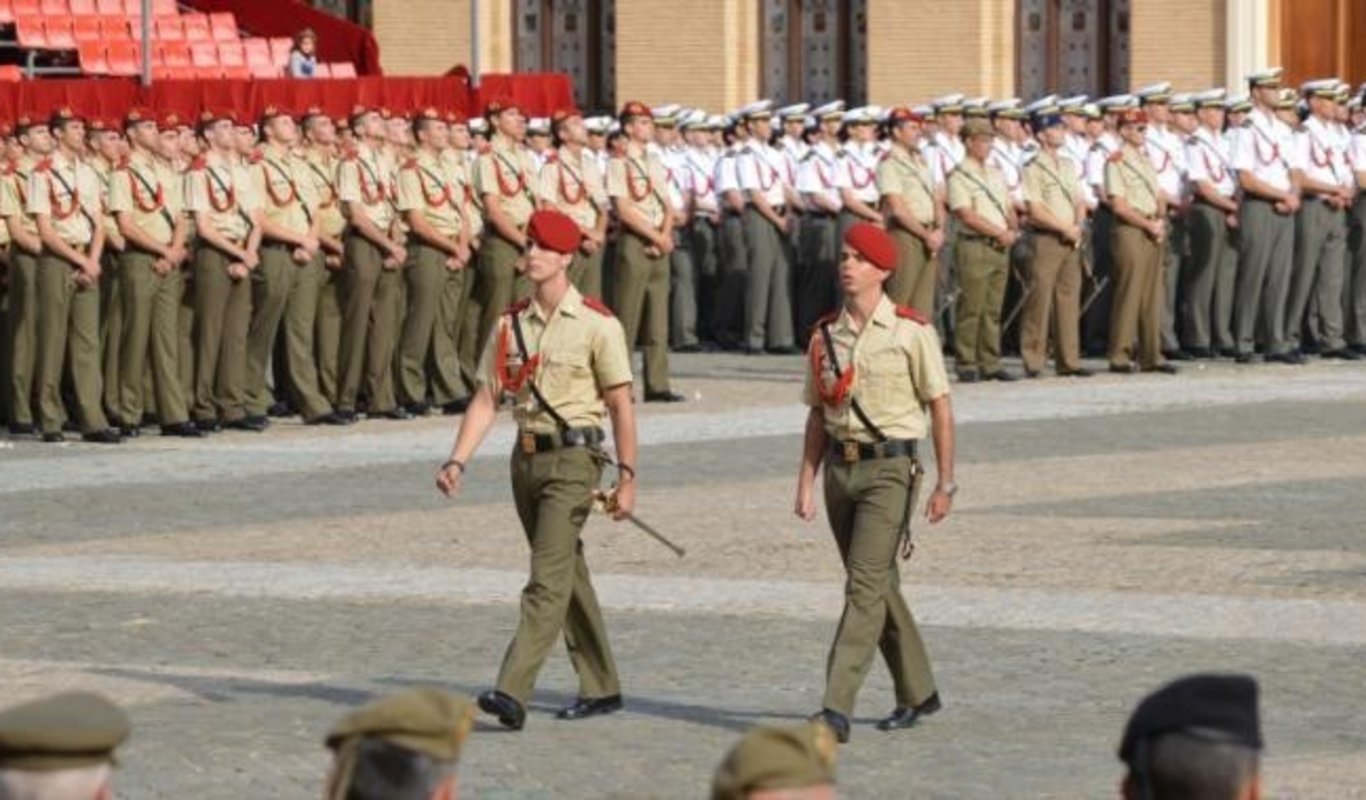 "Viva el Rey" y "A por ellos" en la Academia de Zaragoza