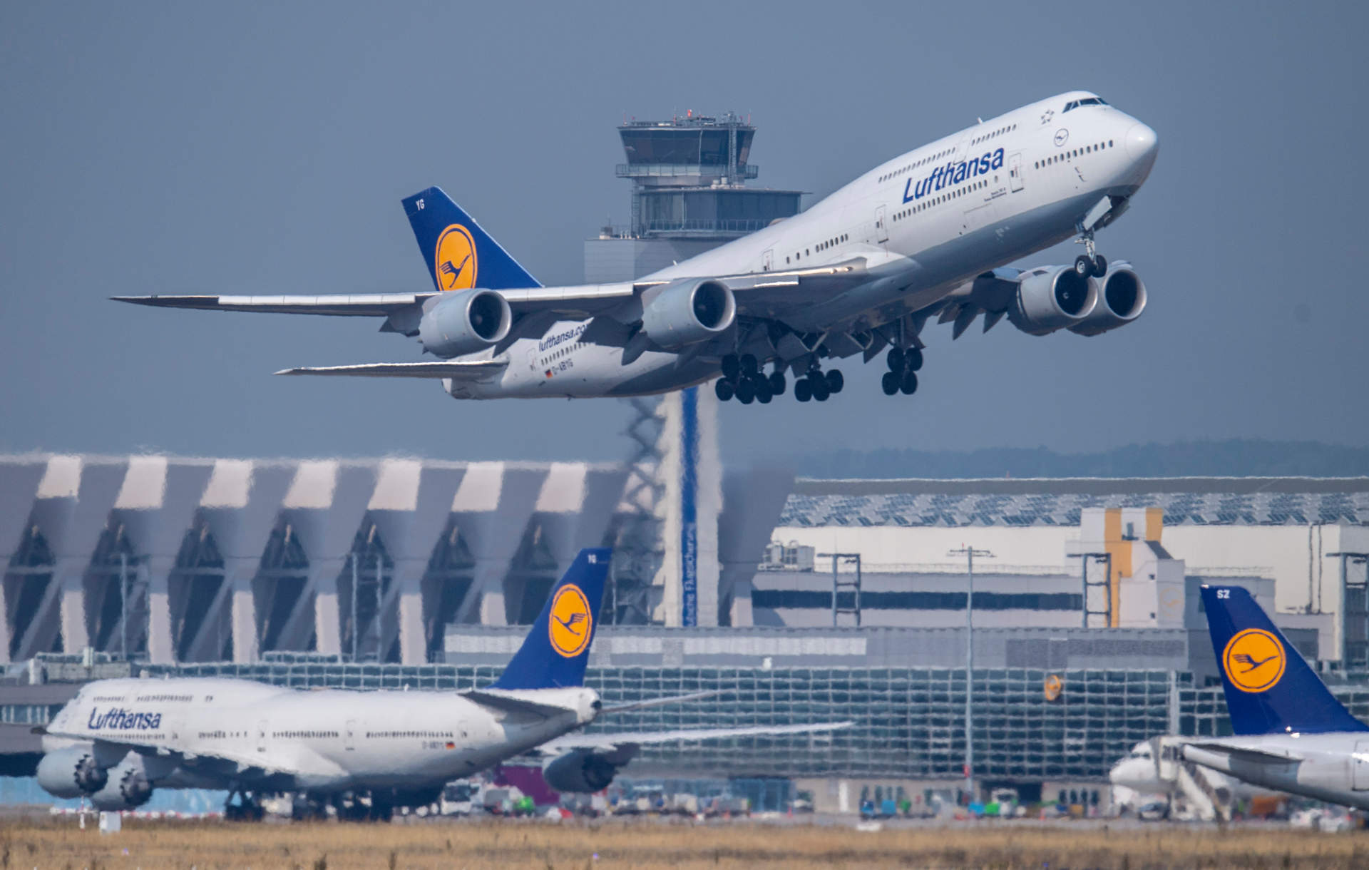 Lufthansa duplica sus ingresos en el tercer trimestre y eleva sus previsiones para 2022