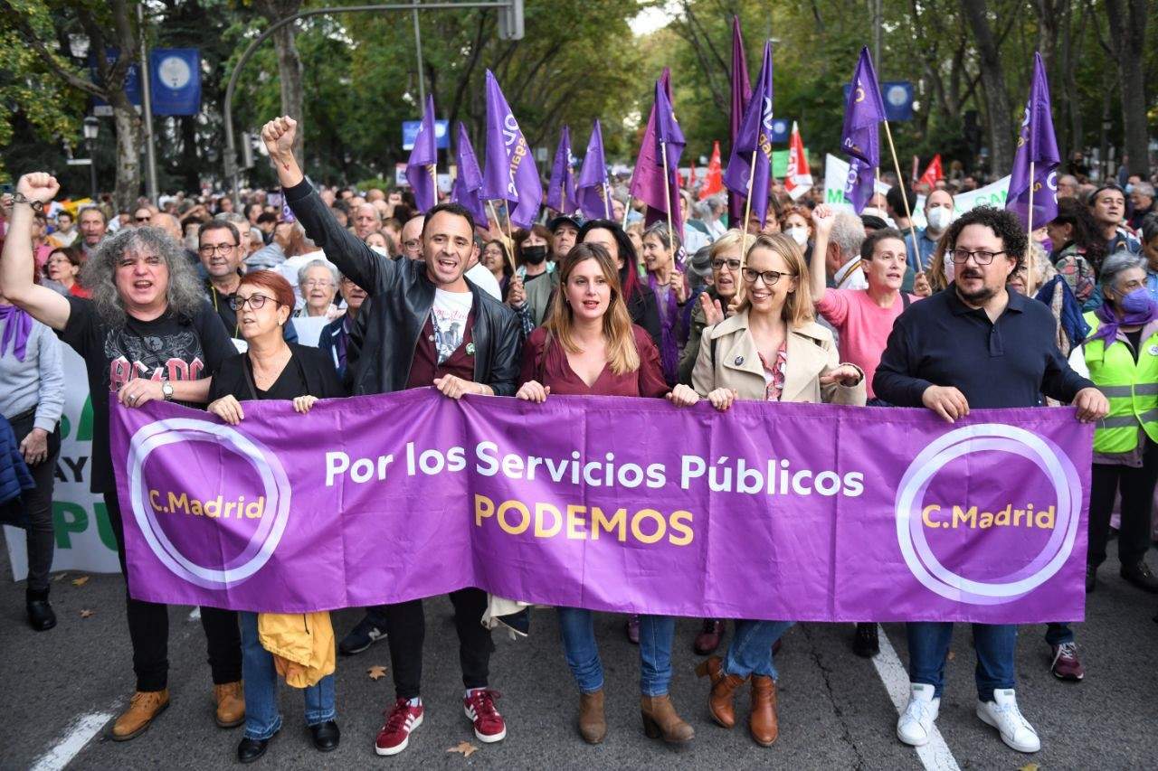 La izquierda arropa a los sanitarios en la manifestación en Madrid y reivindican una sanidad pública de 
