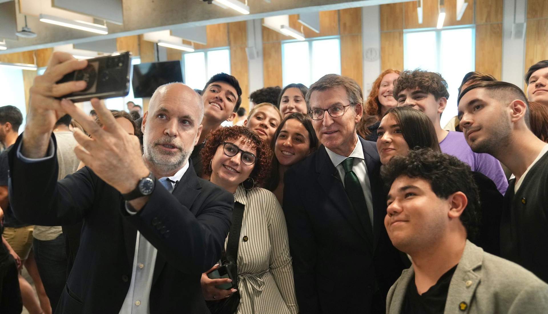 Feijóo y Weber viajan juntos a Chile tras verse en Argentina con varios dirigentes conservadores como Macri y Larreta