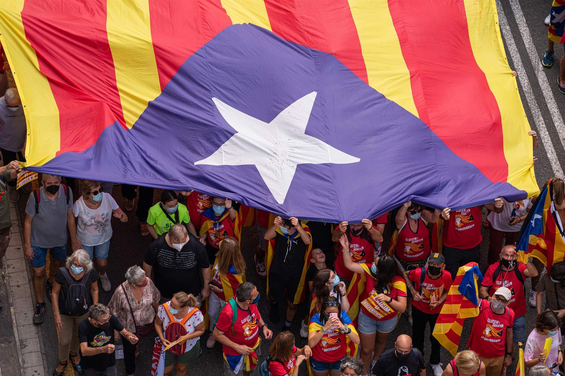 El 50% de los catalanes rechaza la independencia y el 42% la quiere, según el CEO