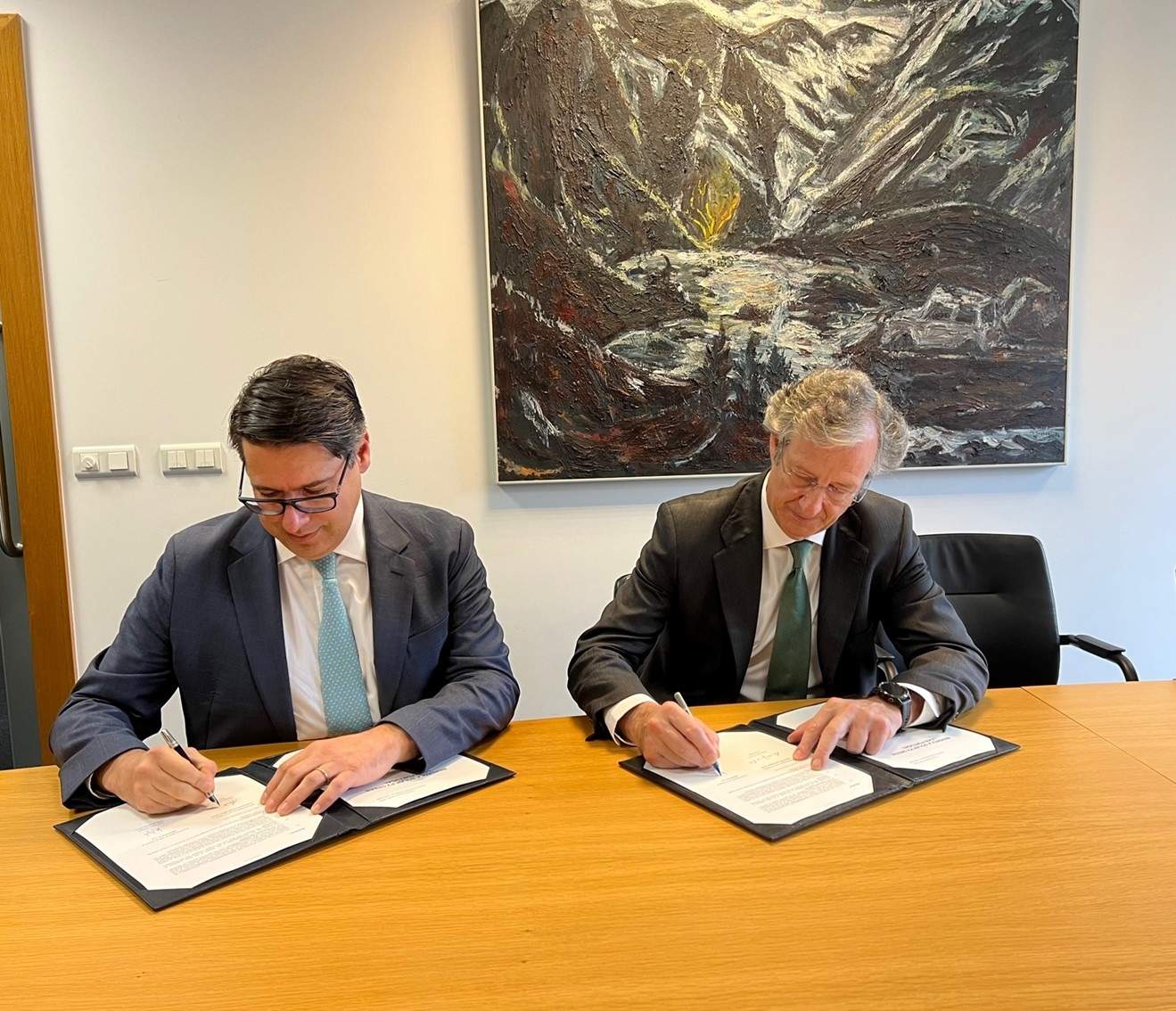 Iberdrola y el BEI firman un préstamo de 70 millones para impulsar las energías renovables en Portugal