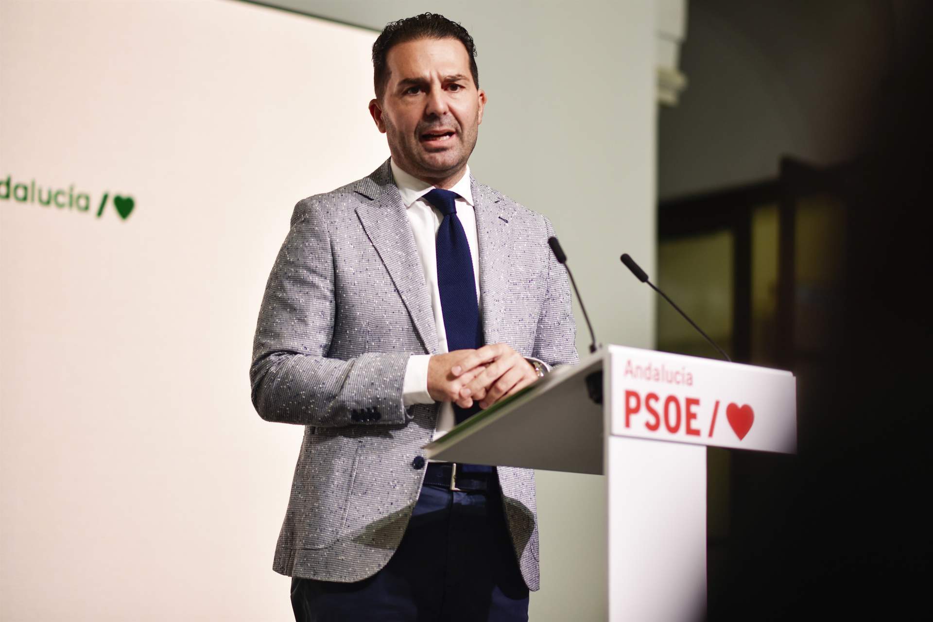 El PSOE-A traslada apoyo a Griñán ante su 