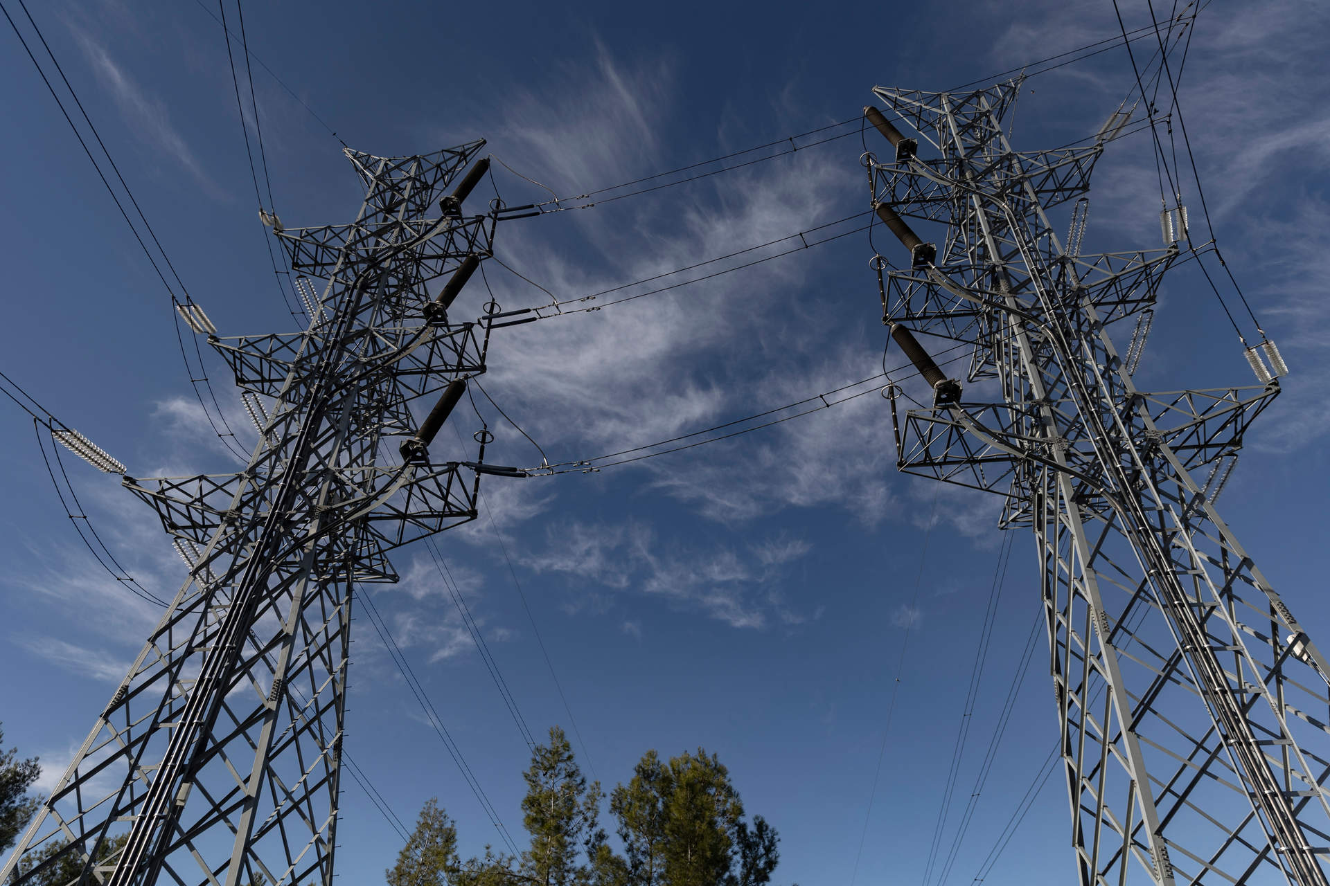 El precio de la luz repuntará este sábado hasta 34,36 euros/MWh, el segundo más bajo del mes