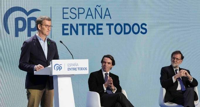 Feijóo exhibe unidad del PP junto a Aznar y Rajoy: 