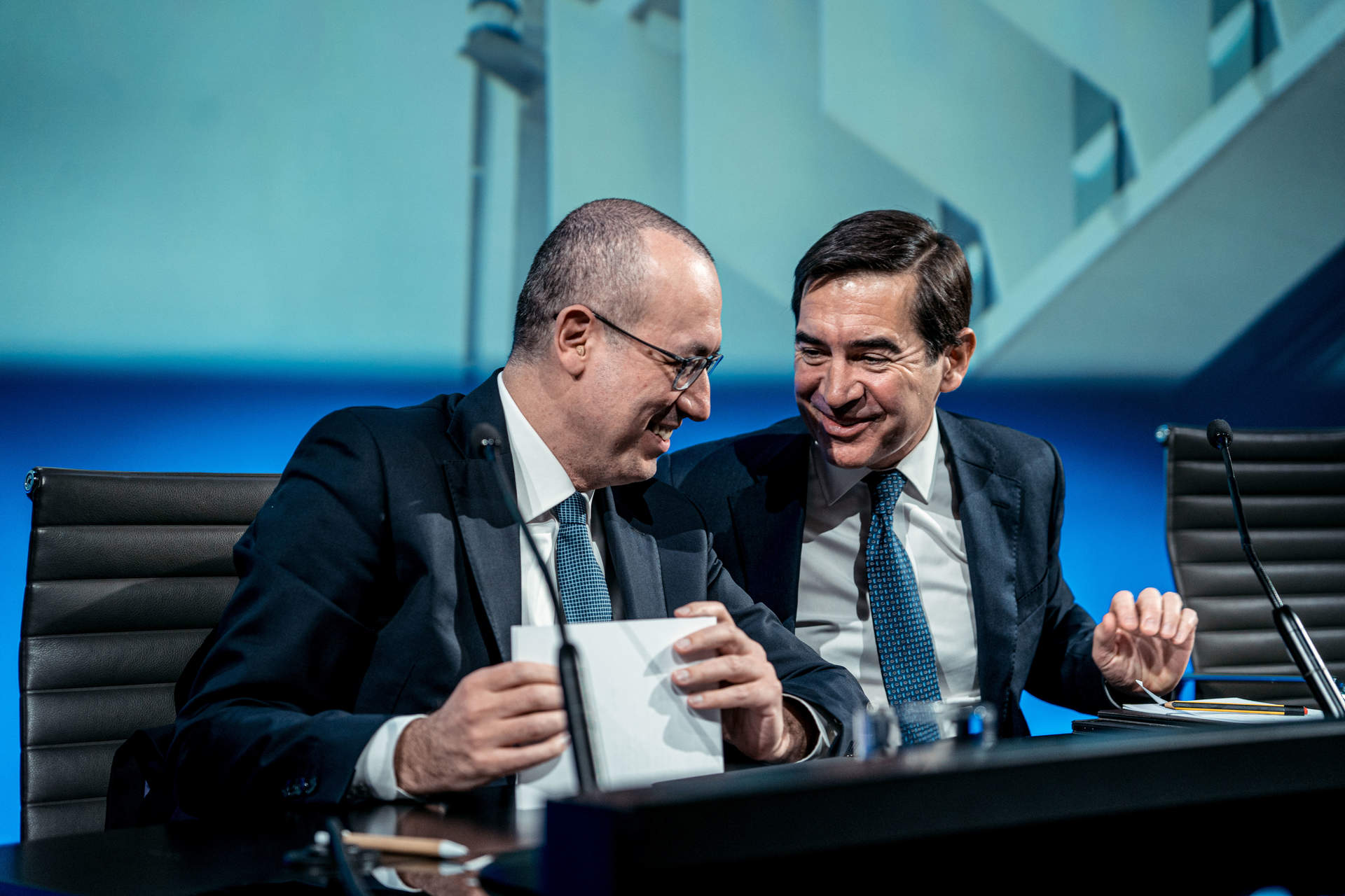 Carlos Torres ganó 8,29 millones por presidir BBVA en 2022, un 5,8% más, y Onur Genç, 7,15 millones como CEO