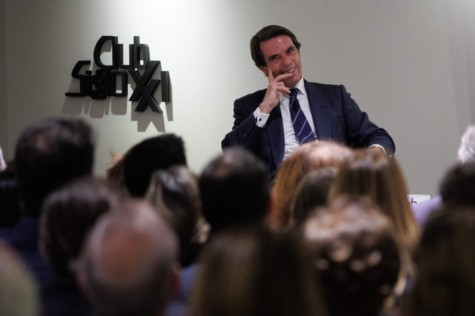 Aznar llama a un consenso entre el centro derecha e izquierda apelando a la responsabilidad del PP