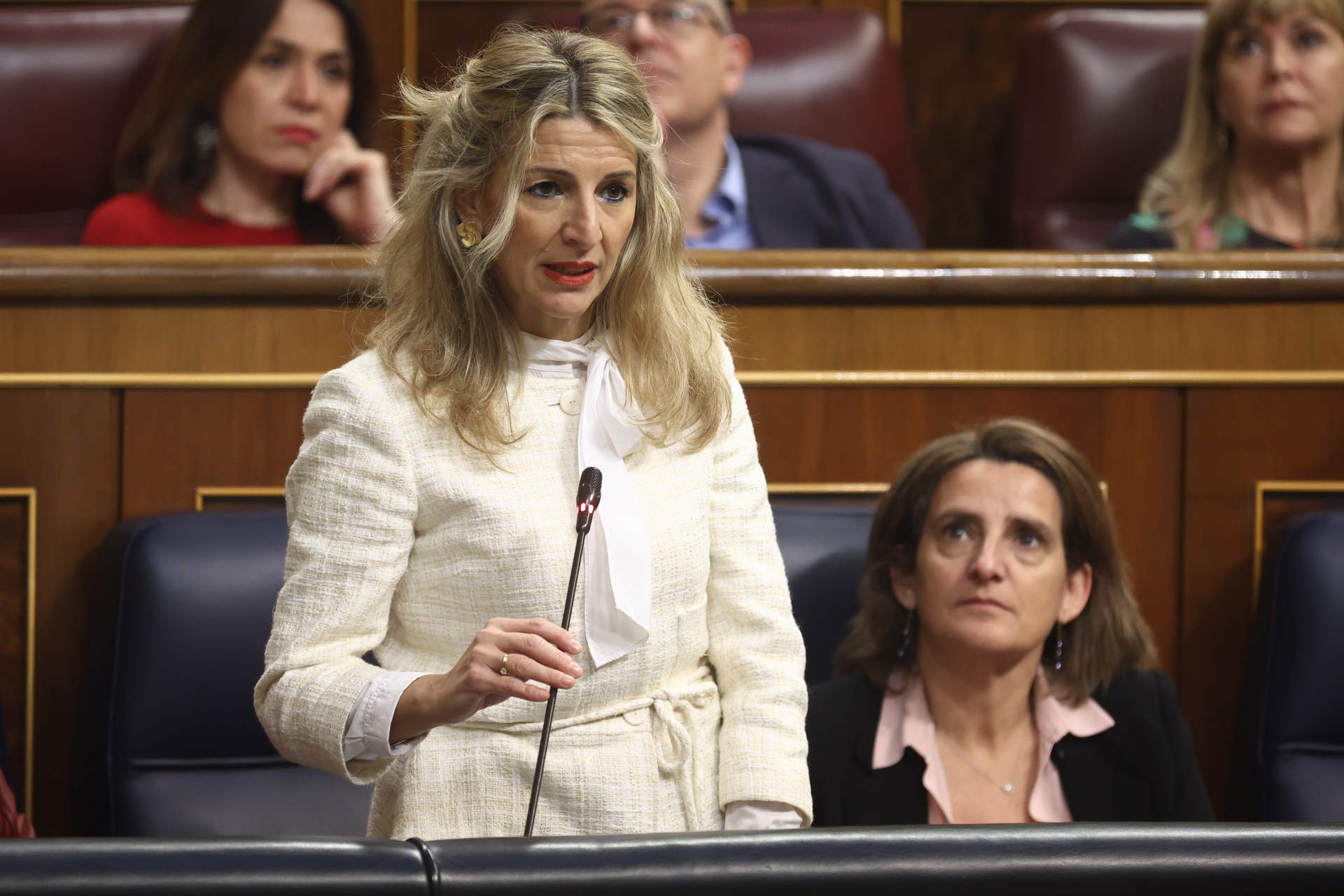 Yolanda Díaz apoya a Pedro Sánchez para que ejecute una purga de altos cargos del Gob... imagen