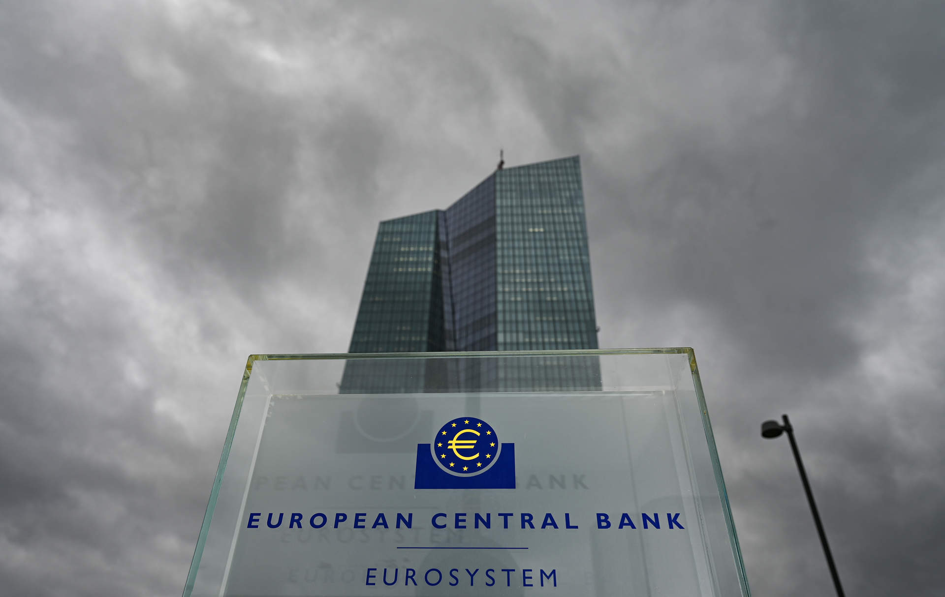 El BCE alerta de que la subida de tipos amenaza a los bancos con estrategias 