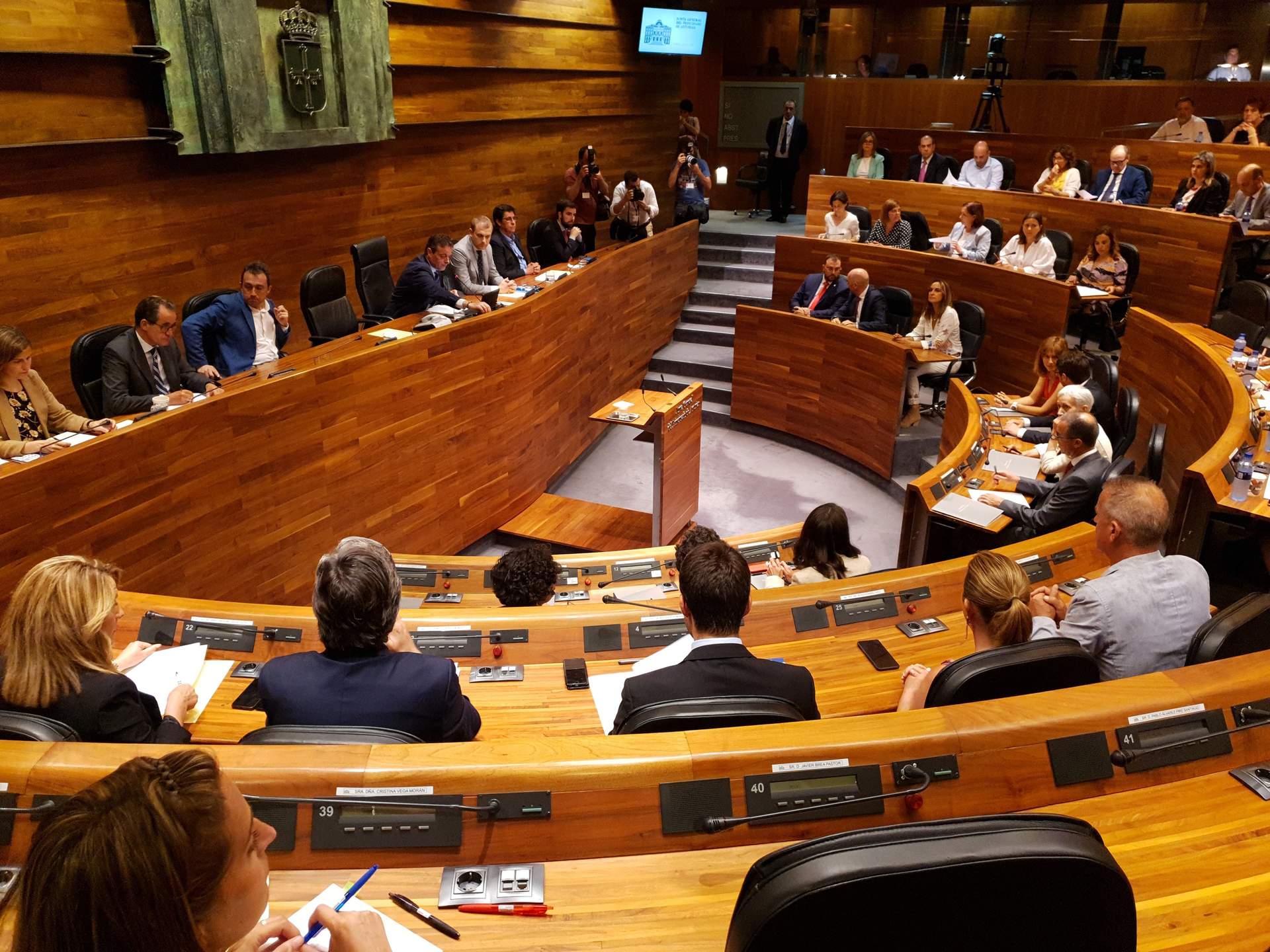Barbón (PSOE) propone que los asturianos que viven en el extranjero elijan a uno de los 45 diputados