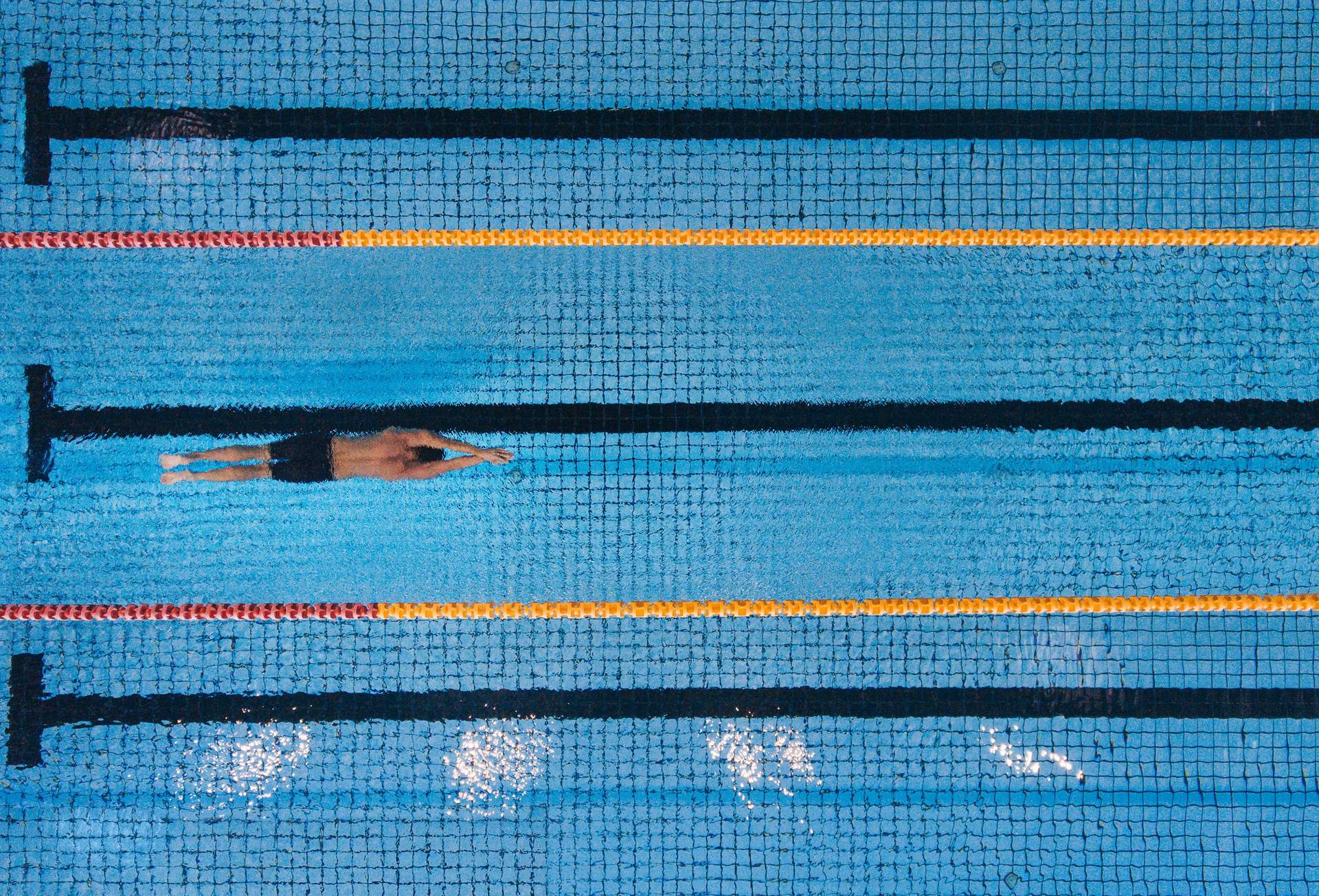 Cuatro piscinas de Madrid incorporan gorros anti-ahogamientos controlados por bluetooth