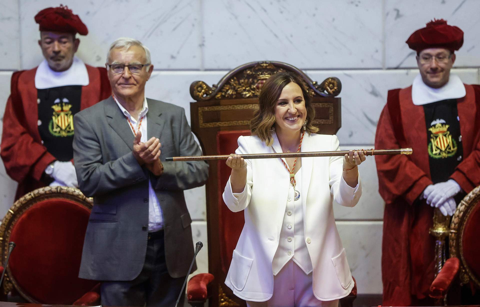 Catalá (PP) cumple un mes de alcaldesa de Valencia con un homenaje a Rita Barberá como una de las primeras medidas