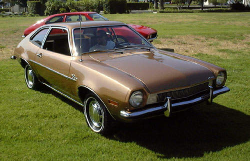 Ford Motors Company lanza su nuevo y popular modelo Ford Pinto. Fuente | Wikipedia.