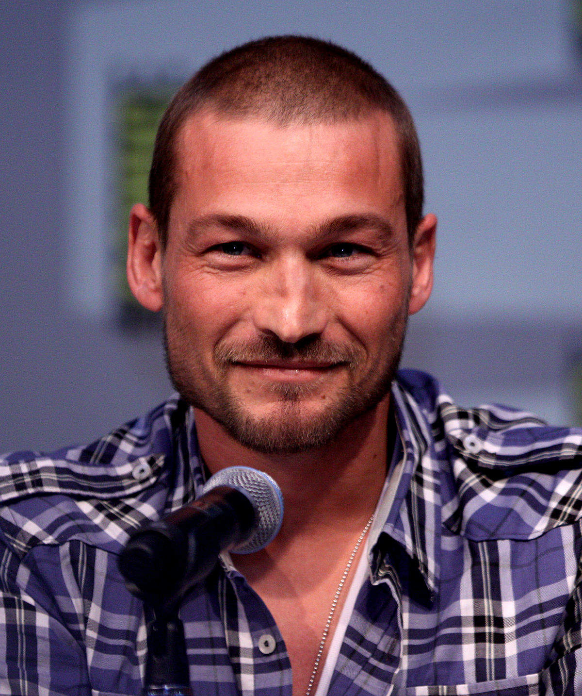 Andy Whitfield. Fuente | Wikipedia.