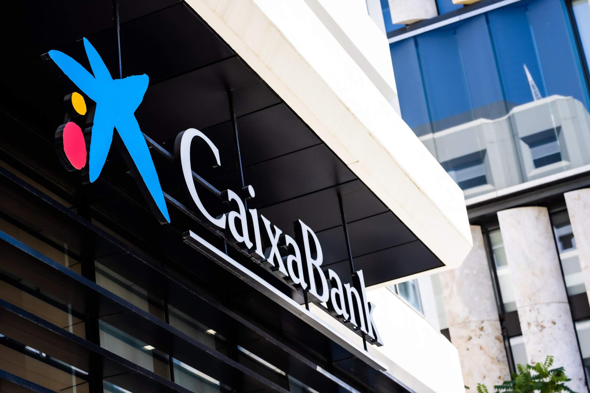CaixaBank ejecuta casi un 12% de su programa de recompra de hasta 500 millones de euros